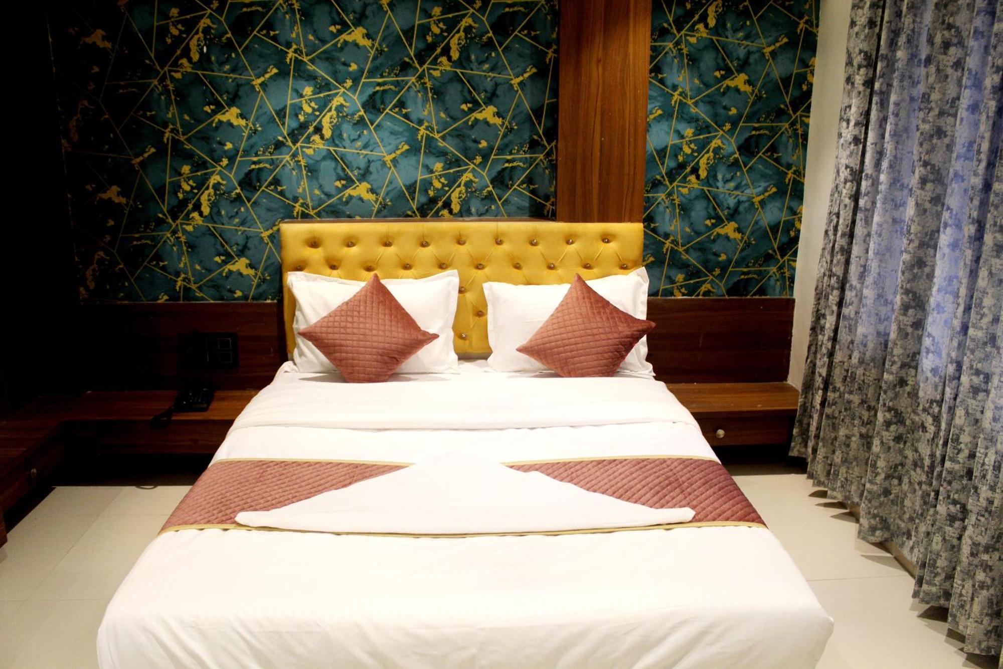 Hotel India Gate Narhe, Pune Eksteriør bilde