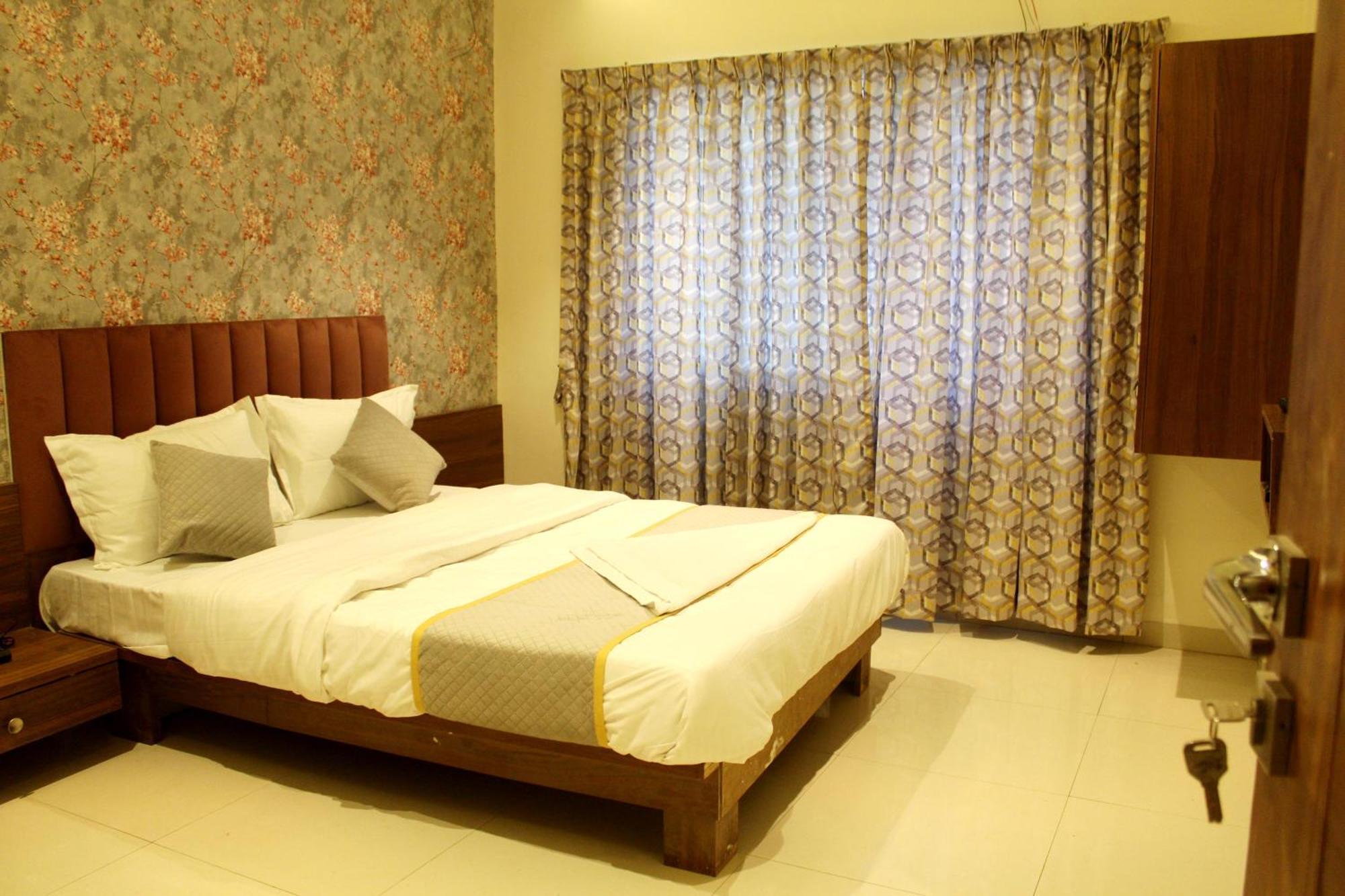 Hotel India Gate Narhe, Pune Eksteriør bilde