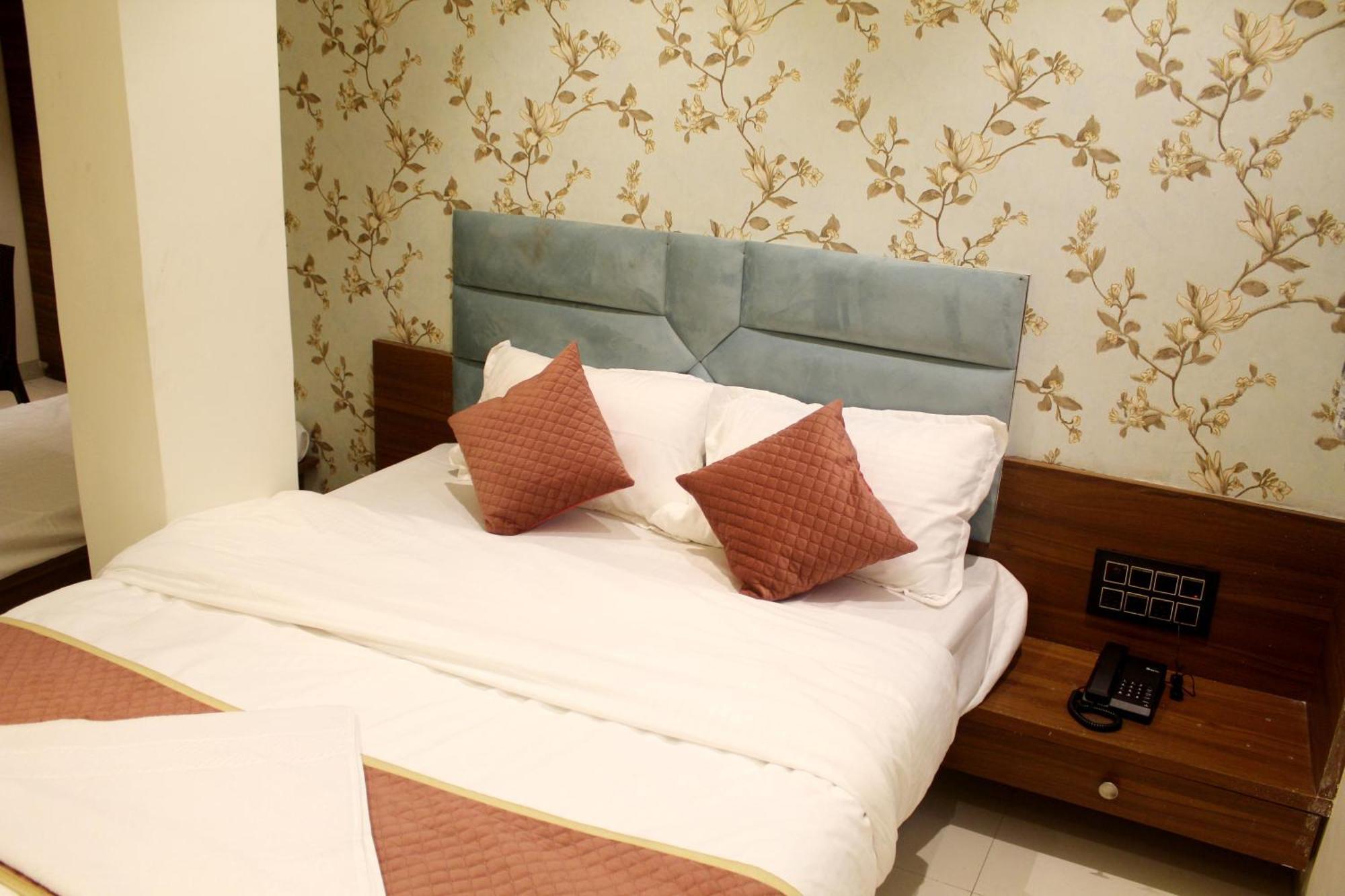 Hotel India Gate Narhe, Pune Eksteriør bilde