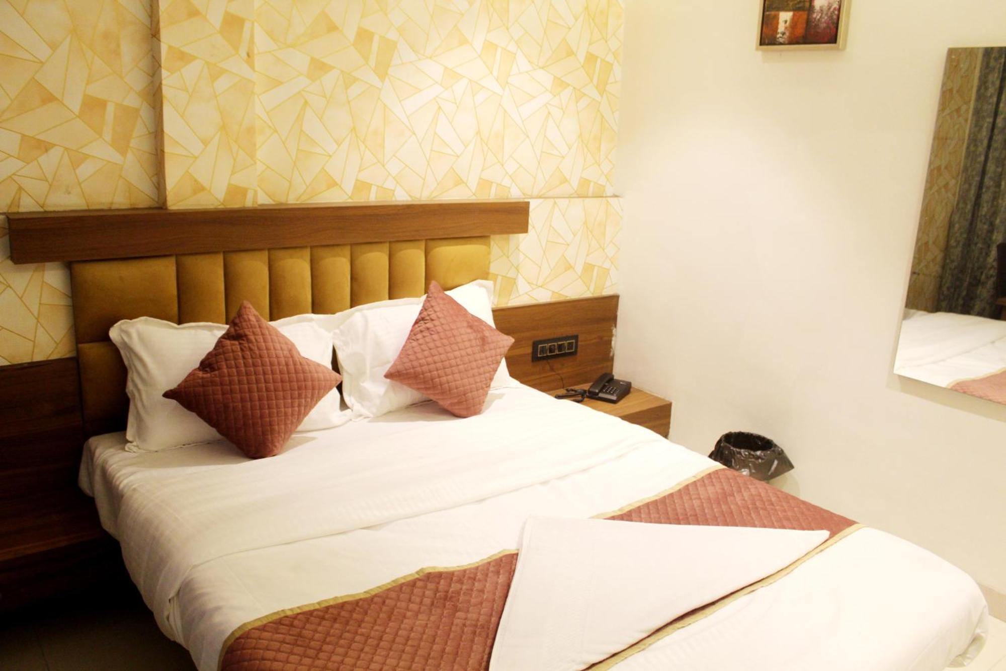 Hotel India Gate Narhe, Pune Eksteriør bilde