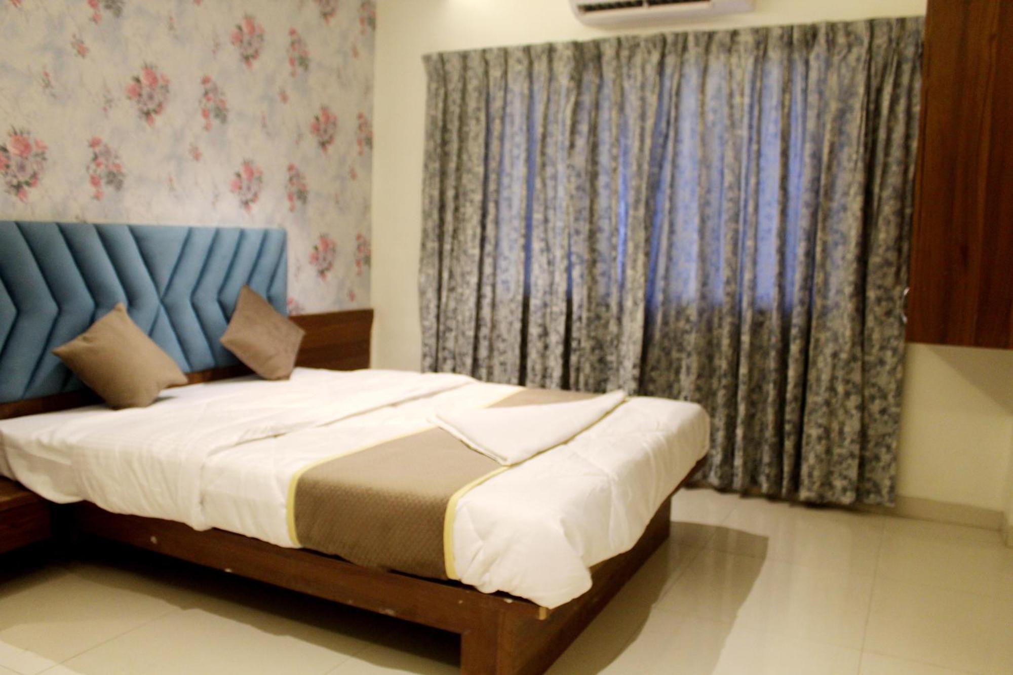 Hotel India Gate Narhe, Pune Eksteriør bilde